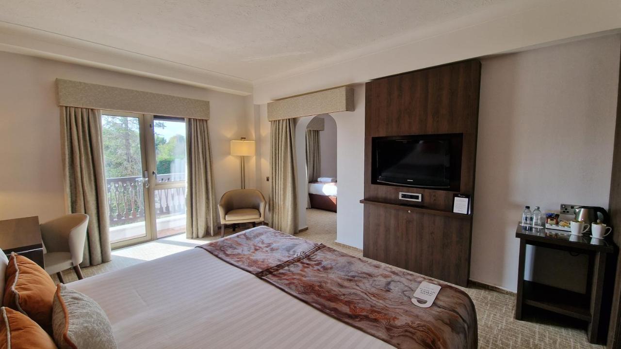 Coppid Beech Hotel Бракнел Екстериор снимка