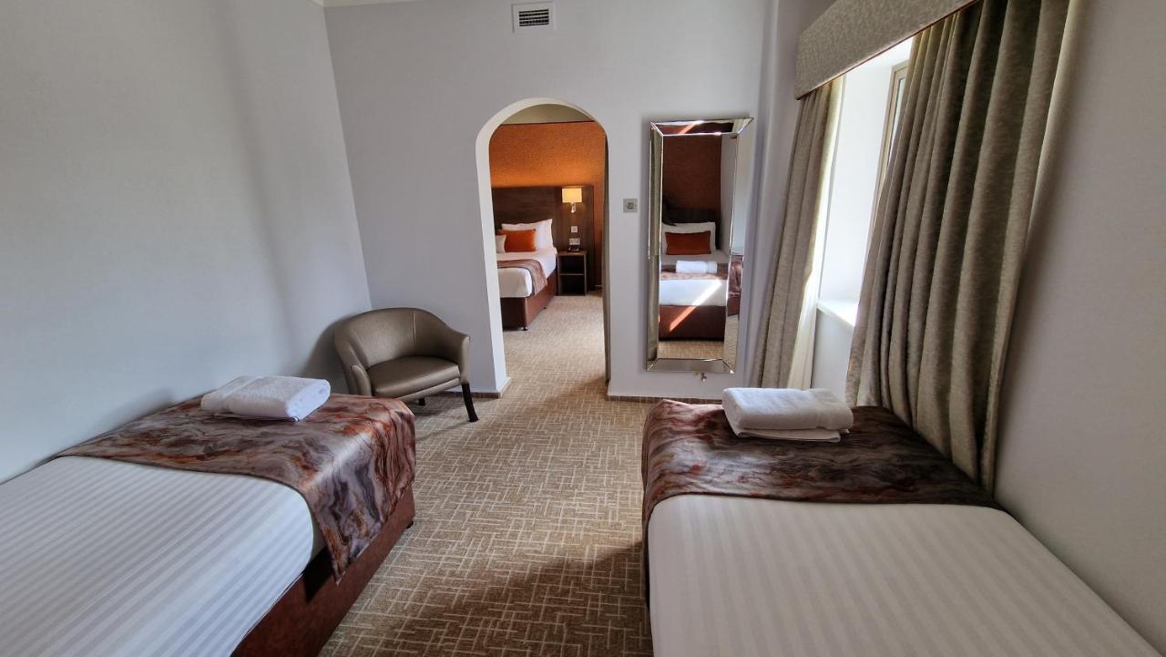 Coppid Beech Hotel Бракнел Екстериор снимка