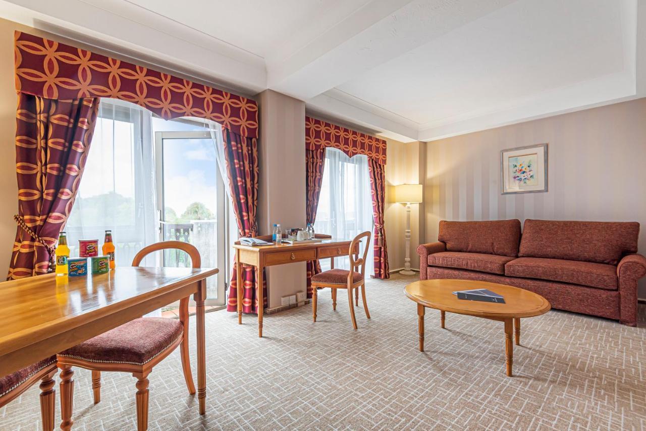 Coppid Beech Hotel Бракнел Екстериор снимка