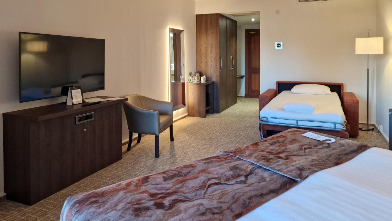 Coppid Beech Hotel Бракнел Екстериор снимка