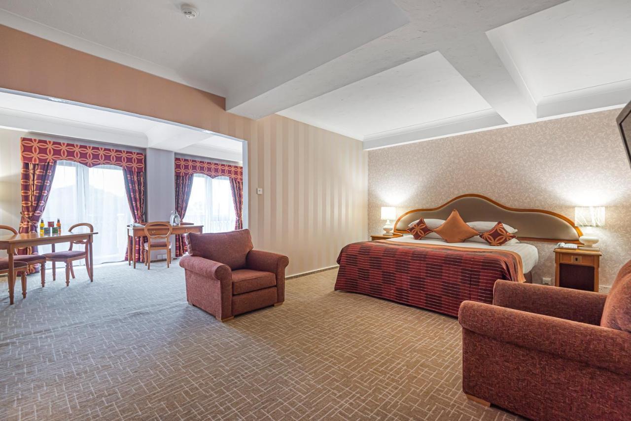 Coppid Beech Hotel Бракнел Екстериор снимка