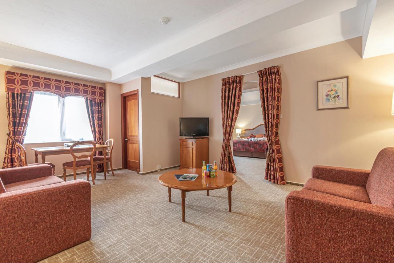 Coppid Beech Hotel Бракнел Екстериор снимка