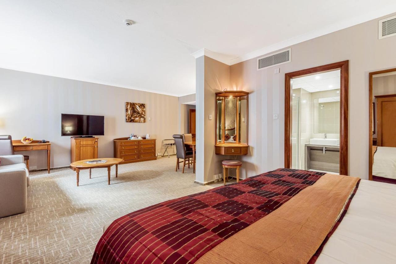 Coppid Beech Hotel Бракнел Екстериор снимка