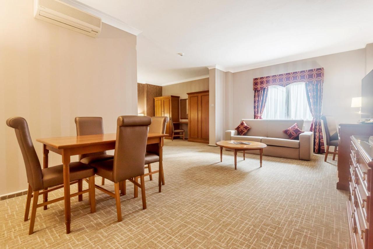 Coppid Beech Hotel Бракнел Екстериор снимка
