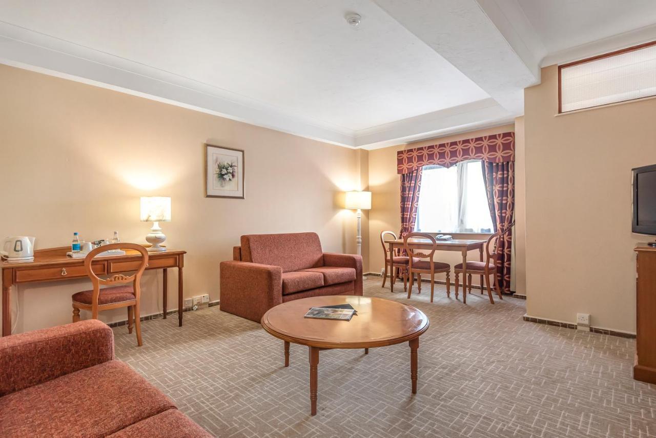 Coppid Beech Hotel Бракнел Екстериор снимка