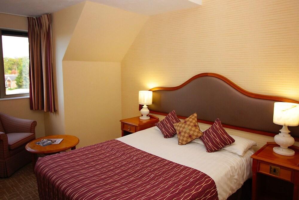 Coppid Beech Hotel Бракнел Екстериор снимка