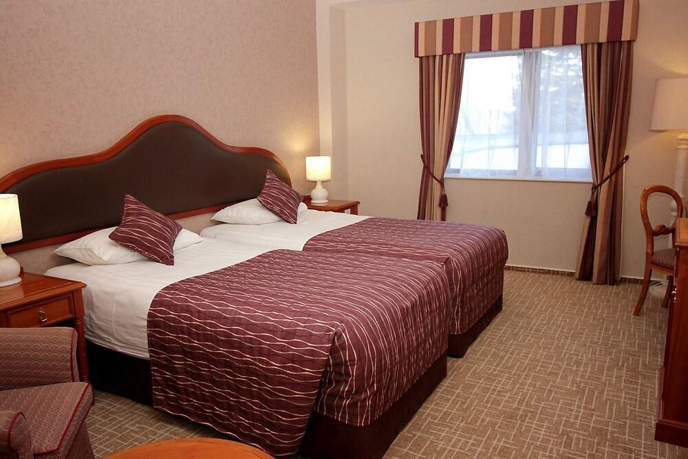 Coppid Beech Hotel Бракнел Екстериор снимка